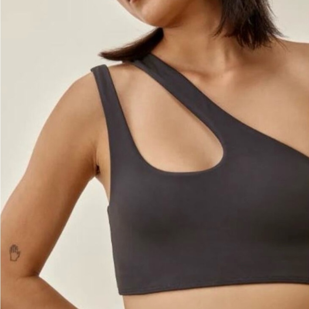 reformation • simone one shoulder cut out ecomove sports bra